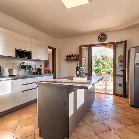 Sardinia Re - Gialla Villa