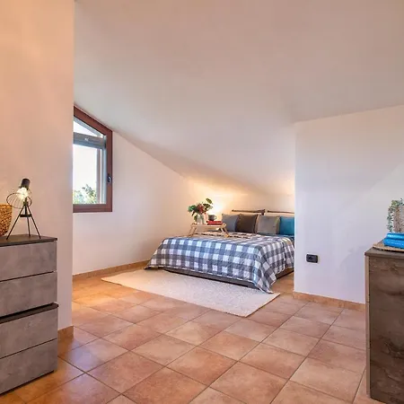Sardinia Re - Gialla Villa *