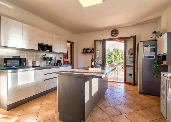 Sardinia Re - Gialla Villa