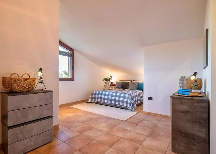 Sardinia Re - Gialla Villa *